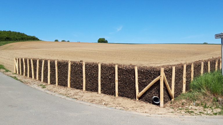 Dam tegen afspoeling en erosie