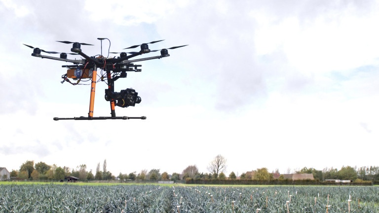 Drone boven prei