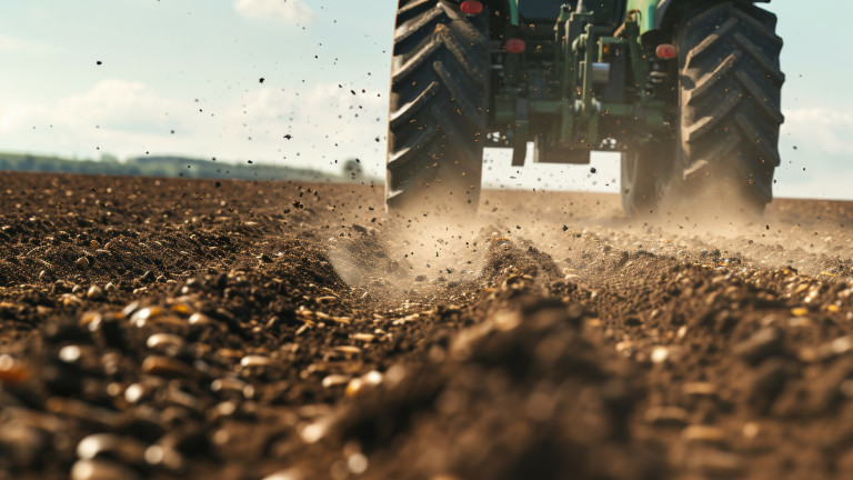 Tractorwiel veldwerk landbouw aarde
