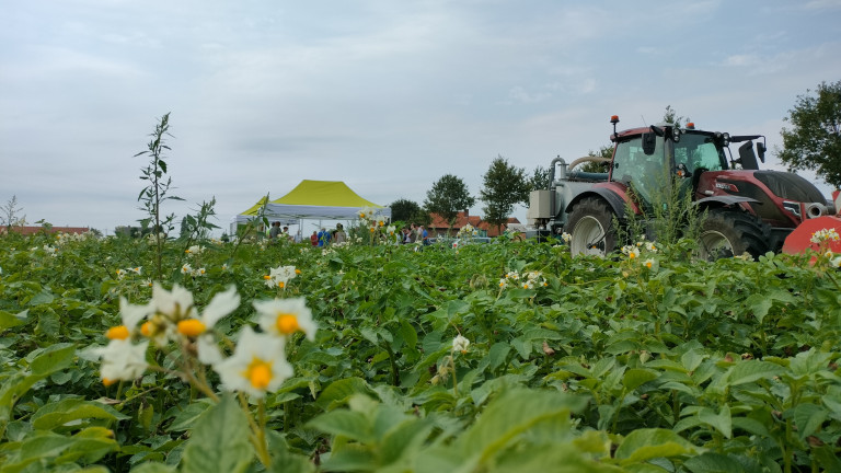 Sfeerfoto van het proefveldbezoek circulaire meststoffen