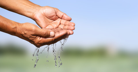 water loopt door handen