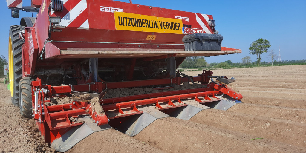 Aardappelen planten met rijenbemesting
