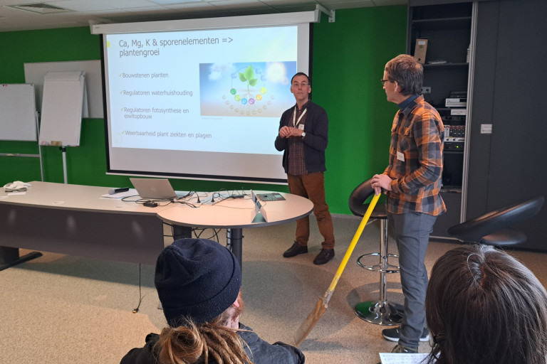 presentatie gegeven door Koen Willekens (ILVO) en Lieven Delanote (Inagro)