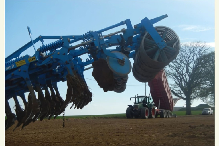 Grondbewerking aardappelveld