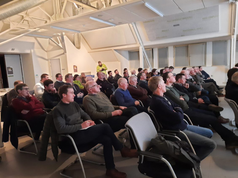 Zaal tijdens presentaties op studieavond witloof 2023.